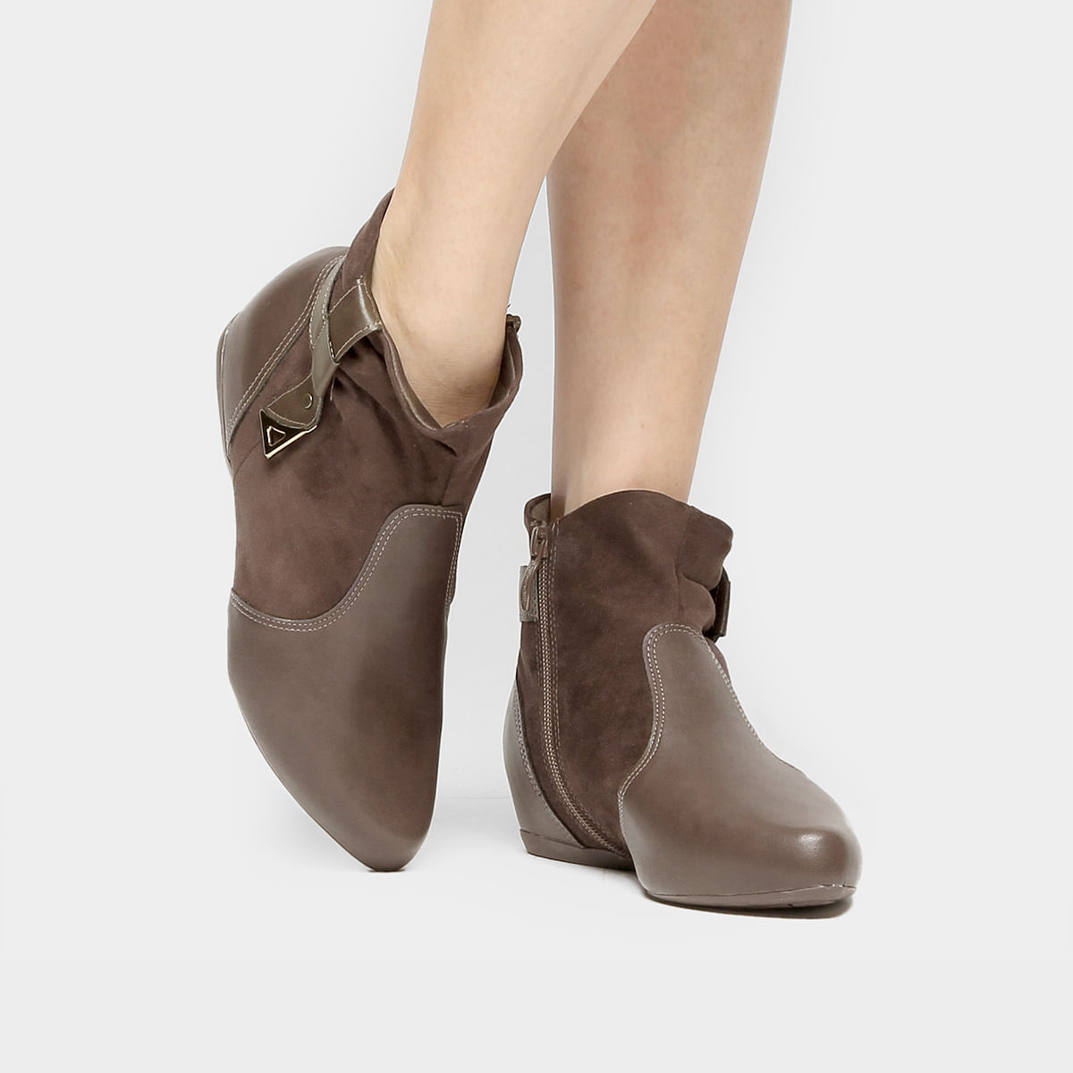 bota com salto anabela embutido